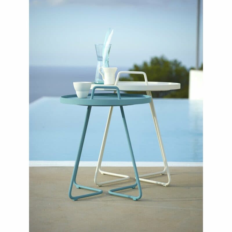 Beistelltisch "On-the-Move" in aqua und weiß von Cane-line
