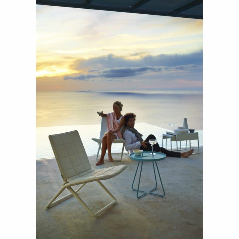 Beistelltisch "On-the-Move" & Klappsessel "Traveller" von Cane-line