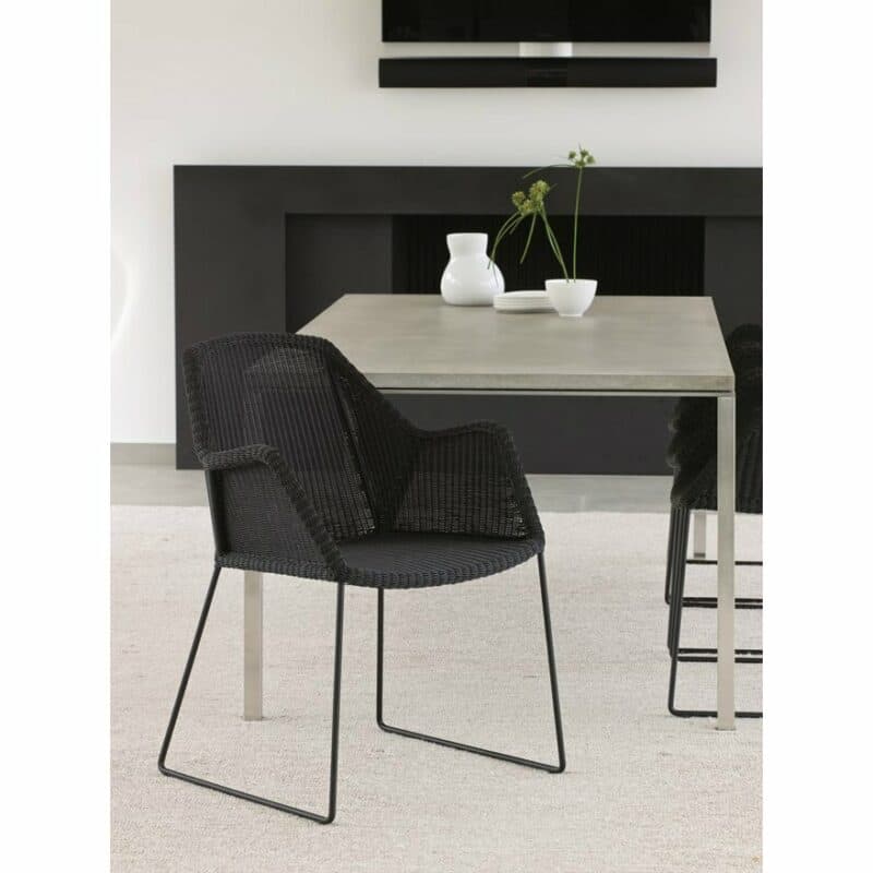 Gartenstuhl "Breeze" von Cane-line, Gestell Stahl schwarz, Sitzfläche Polyrattan schwarz