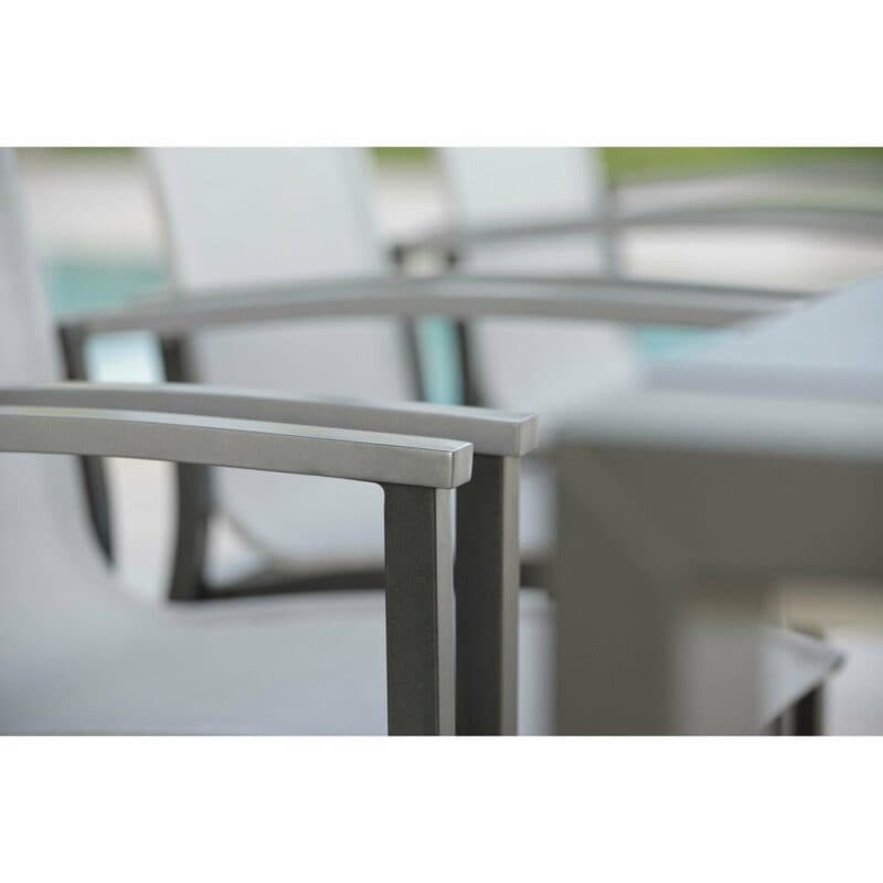 Gartenstuhl "Evoee" von Stern, Gestell Aluminium anthrazit, Textilgewebe silber, Armlehnen Aluminium graphit