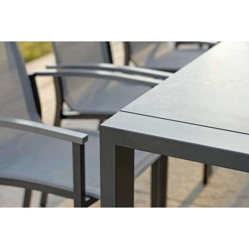 Gartenstuhl "Evoee" von Stern, Gestell Aluminium anthrazit, Textilgewebe silber, Armlehnen Aluminium graphit