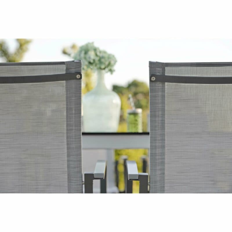 Gartenstuhl "Evoee" von Stern, Gestell Aluminium anthrazit, Textilgewebe silber, Armlehnen Aluminium graphit