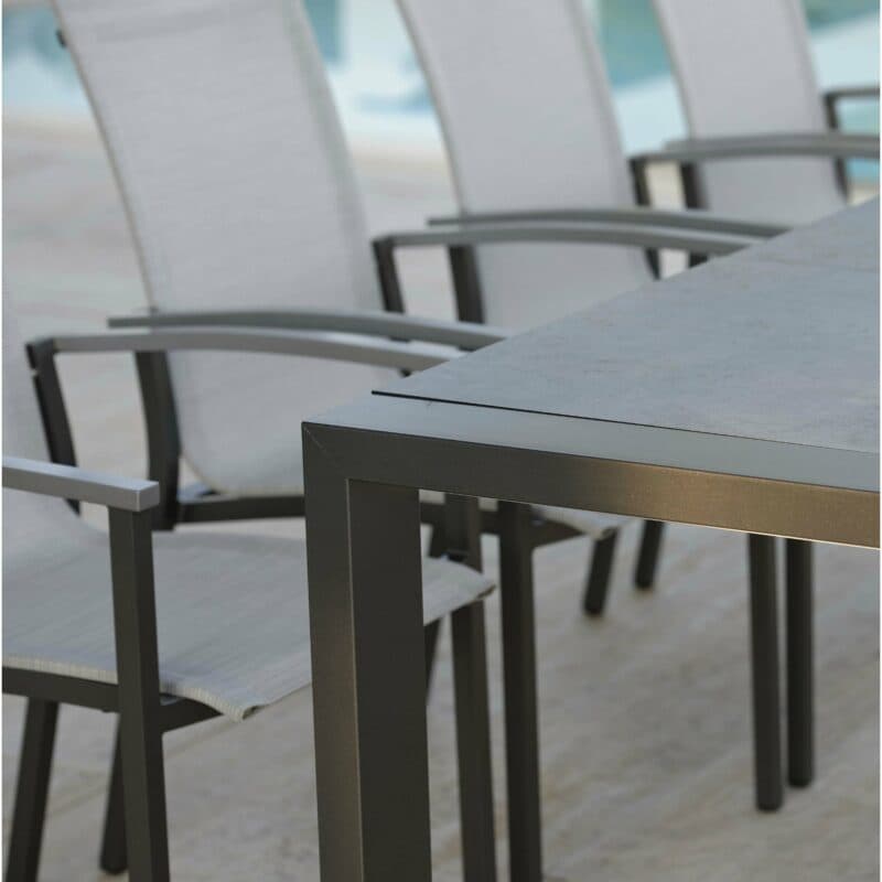 Gartenstuhl "Evoee" von Stern, Gestell Aluminium anthrazit, Textilgewebe silber, Armlehnen Aluminium graphit