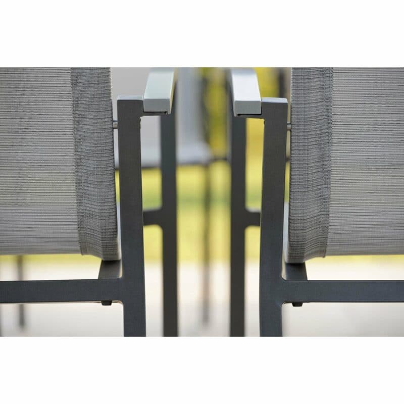 Gartenstuhl "Evoee" von Stern, Gestell Aluminium anthrazit, Textilgewebe silber, Armlehnen Aluminium graphit