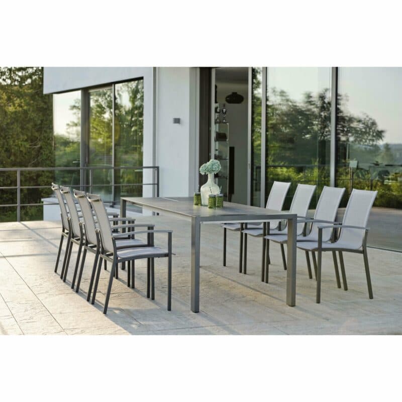 Gartenstuhl "Evoee" von Stern, Gestell Aluminium anthrazit, Textilgewebe silber, Armlehnen Aluminium graphit