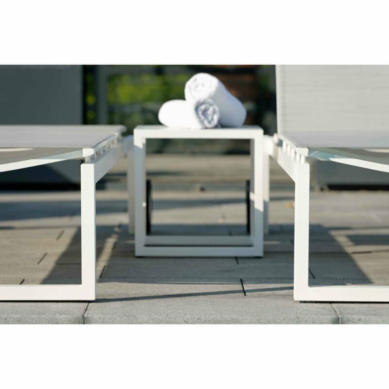 Stern "Robin" Rollenliege und Beistelltisch, Gestell Aluminium weiß, Textilgewebe silber