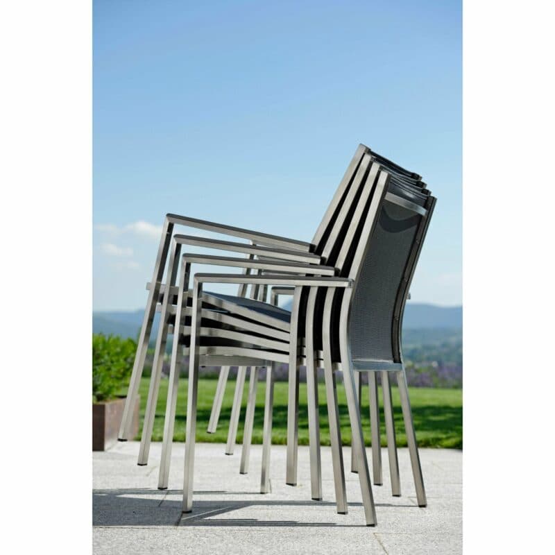 Stern Stapelsessel "Cardiff", Gestell Edelstahl, Sitzfläche Textilgewebe silbergrau, Armlehnen Aluminium anthrazit