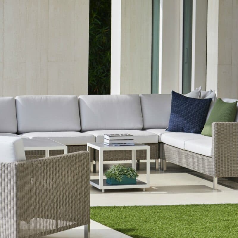 Loungeserie "Connect" von Cane-line, Geflecht taupe, Gestell Stahl und Loungetisch "Level"