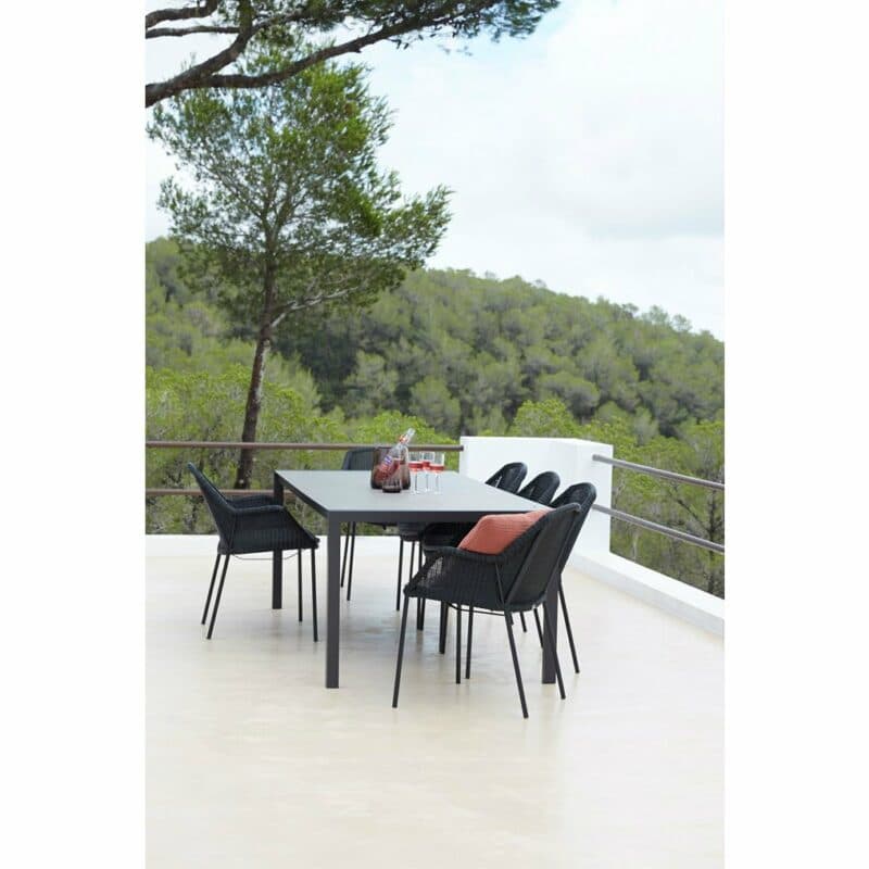 Gartenstuhl "Breeze" und Gartentisch "Share" von Cane-line