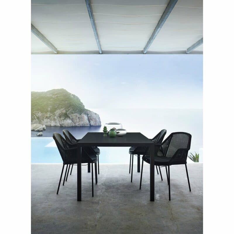 Gartenstuhl "Breeze" und Gartentisch "Share" von Cane-line