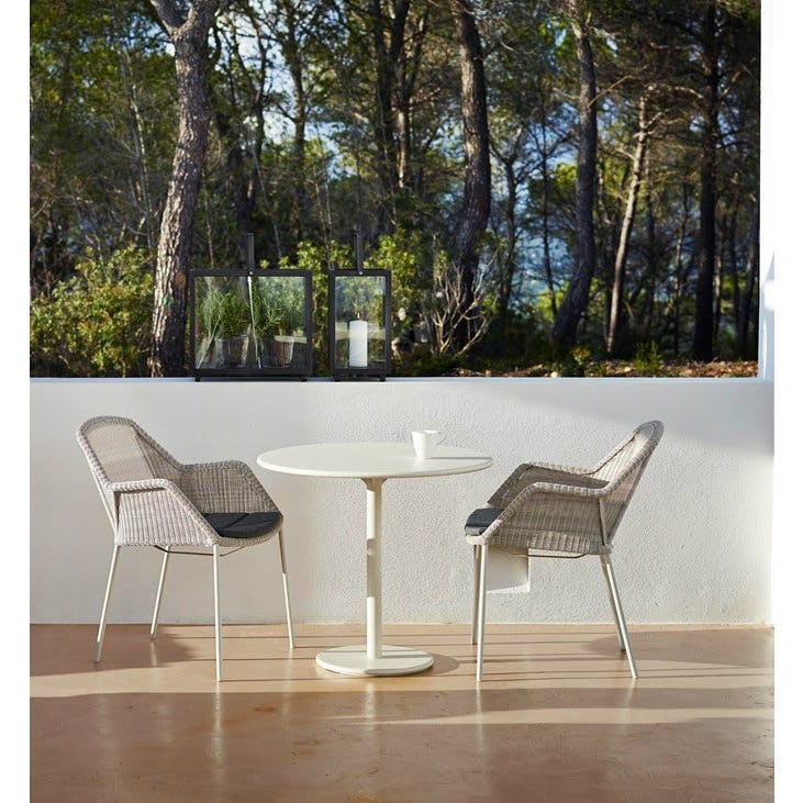 Gartenstuhl "Breeze" von Cane-line, Gestell Stahl weiß, Sitzfläche Polyrattan weiß-grau