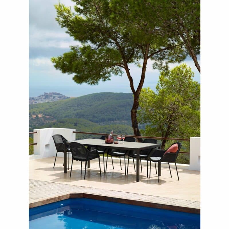 Gartenstuhl "Breeze" und Gartentisch "Share" von Cane-line