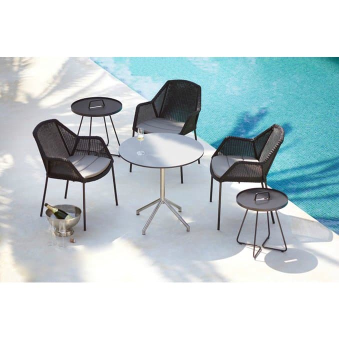 Gartenstuhl "Breeze" in schwarz & Bistrotisch "Avenue" von Cane-line
