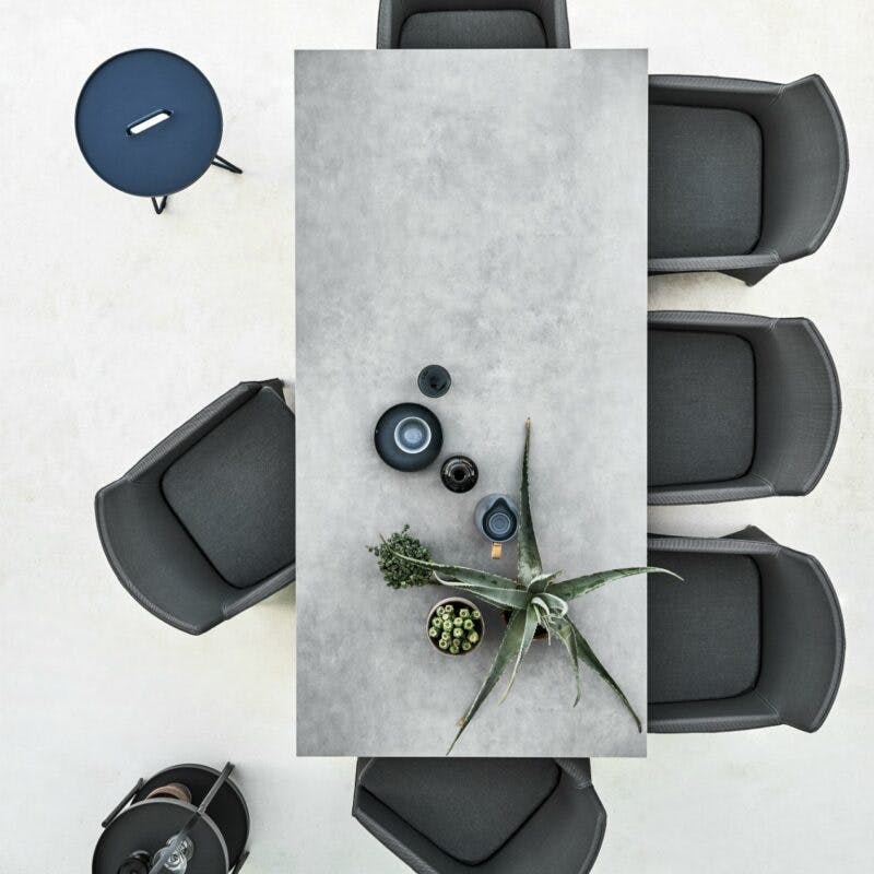 CaneCane-line Gartentisch "Pure", Tischplatte Keramik concrete grau und Dining-Sessel "Diamond"