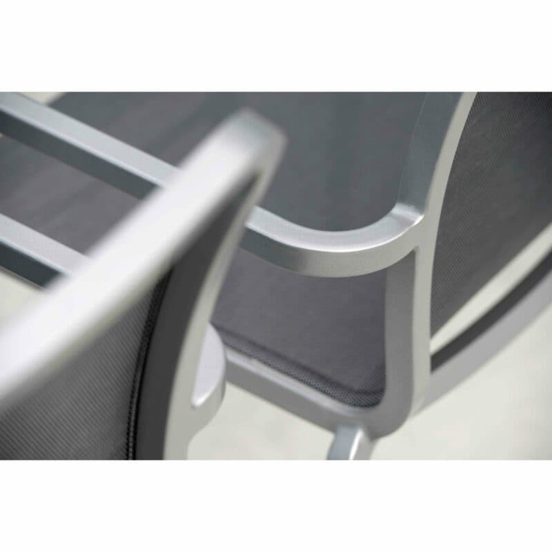 Stern "Oskar" Stapelsessel, Gestell Aluminium graphit, Sitzfläche Textilgewebe silbergrau