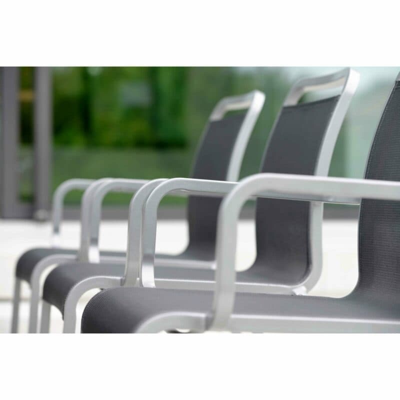 Stern "Oskar" Stapelsessel, Gestell Aluminium graphit, Sitzfläche Textilgewebe silbergrau