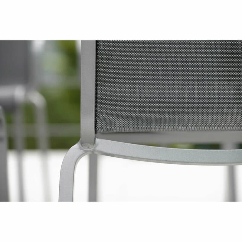 Stern "Oskar" Stapelstuhl, Gestell Aluminium graphit, Textilgewebe silbergrau