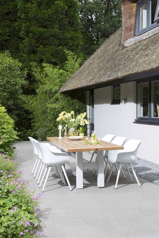 Hartman "Sophie Studio" Armchair, Gestell Aluminium royal white, Sitzschale royal white mit "Sophie Yasmani" Gartentisch, Gestell Aluminium white, Teakplatte