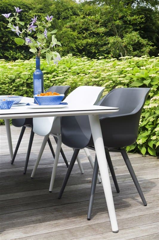 Hartman "Sophie Studio" Armchair, Gestell Aluminium royal white und xerix, Sitzschale royal white und xerix mit "Sophie Studio" Gartentisch, Gestell Aluminium royal white, HPL-Platte