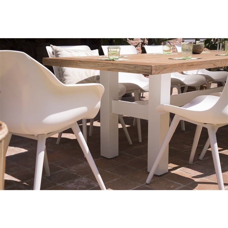 Hartman "Sophie Studio" Dining Chair und Armchair, Gestell Aluminium royal white, Sitzschale royal white mit "Sophie Yasmani" Gartentisch, Gestell Aluminium white, Teakplatte