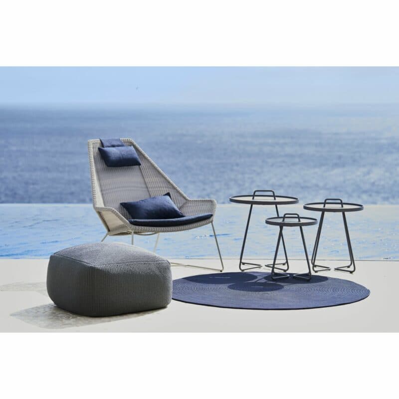 Cane-line Loungesessel "Breeze", Beistelltisch "On-the-move" und Outdoor-Teppich "Infinity" rund, blau