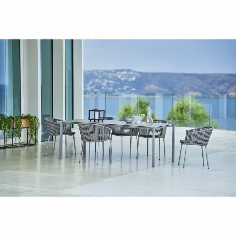 Cane-line Stapelstuhl "Moments" und Gartentisch "Pure"