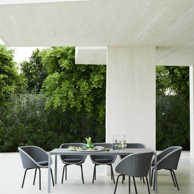 Cane-line Gartensessel "Peacock", Gestell Aluminium lavagrau, Geflecht grau/hellgrau und Tisch "Pure"