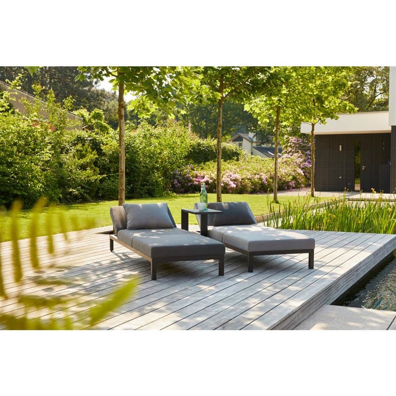 Hartman "Adam" Sonnenliege, Gestell Aluminium schwarz, Sunbrella-Bezug schwarz und grau mit Beistelltisch "Tim", Aluminium schwarz