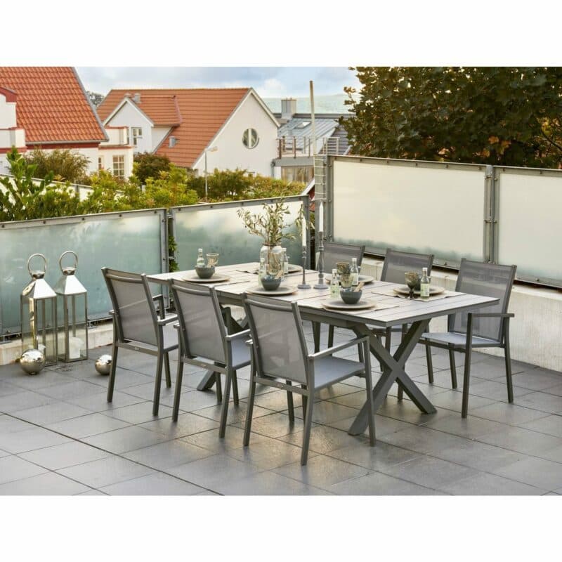 Brafab Set mit "Hillmond" Ausziehtisch und "Avanti" Stapelstuhl