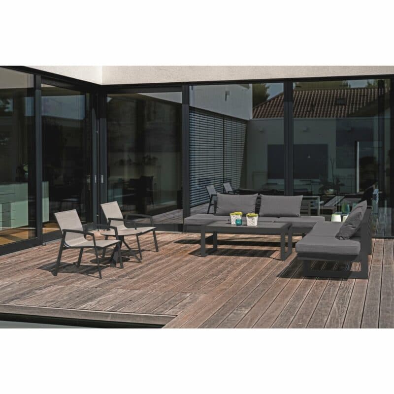 Stern Loungesessel "New Top", Aluminium anthrazit, Textilgewebe silberfarben, Armlehnen anthrazit, Beistelltisch "Freddie", Bank/Liege "New Holly", Beistelltisch "Allround"