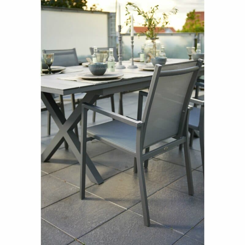 Brafab "Hillmond", Ausziehtisch mit "Avanti" Stapelstuhl