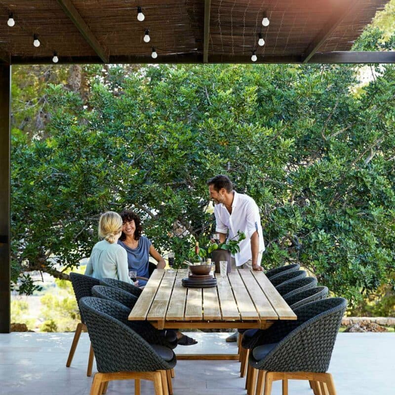 Cane-line Gartenstuhl "Peacock", Gestell Teakholz, Soft Rope dunkelgrau und Gartentisch "Endless", Länge 332 cm