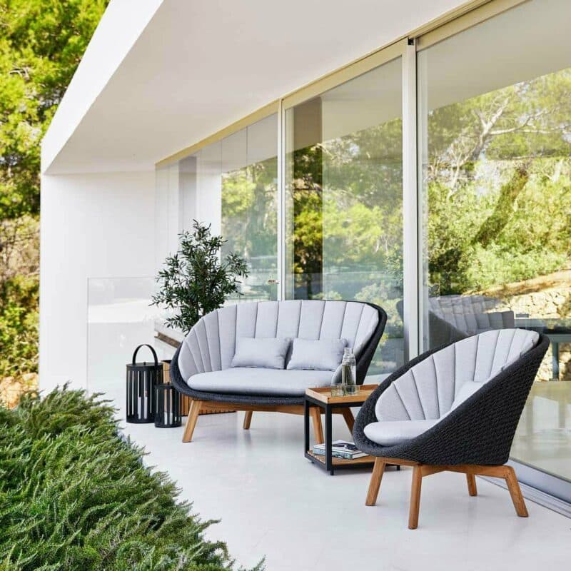 Cane-line Gartensessel und Sofa "Peacock", Gestell Teakholz, Soft Rope dunkelgrau mit Kissen hellgrau