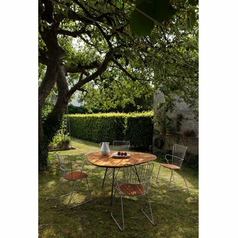 Houe "Leaf" Gartentisch 146 × 146 cm, Gestell Stahl grau, Tischplatte Bambus, mit "Paon" Gartenstühlen