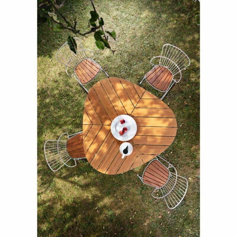 Houe "Leaf" Gartentisch 146 × 146 cm, Gestell Stahl grau, Tischplatte Bambus, mit "Paon" Gartenstühlen