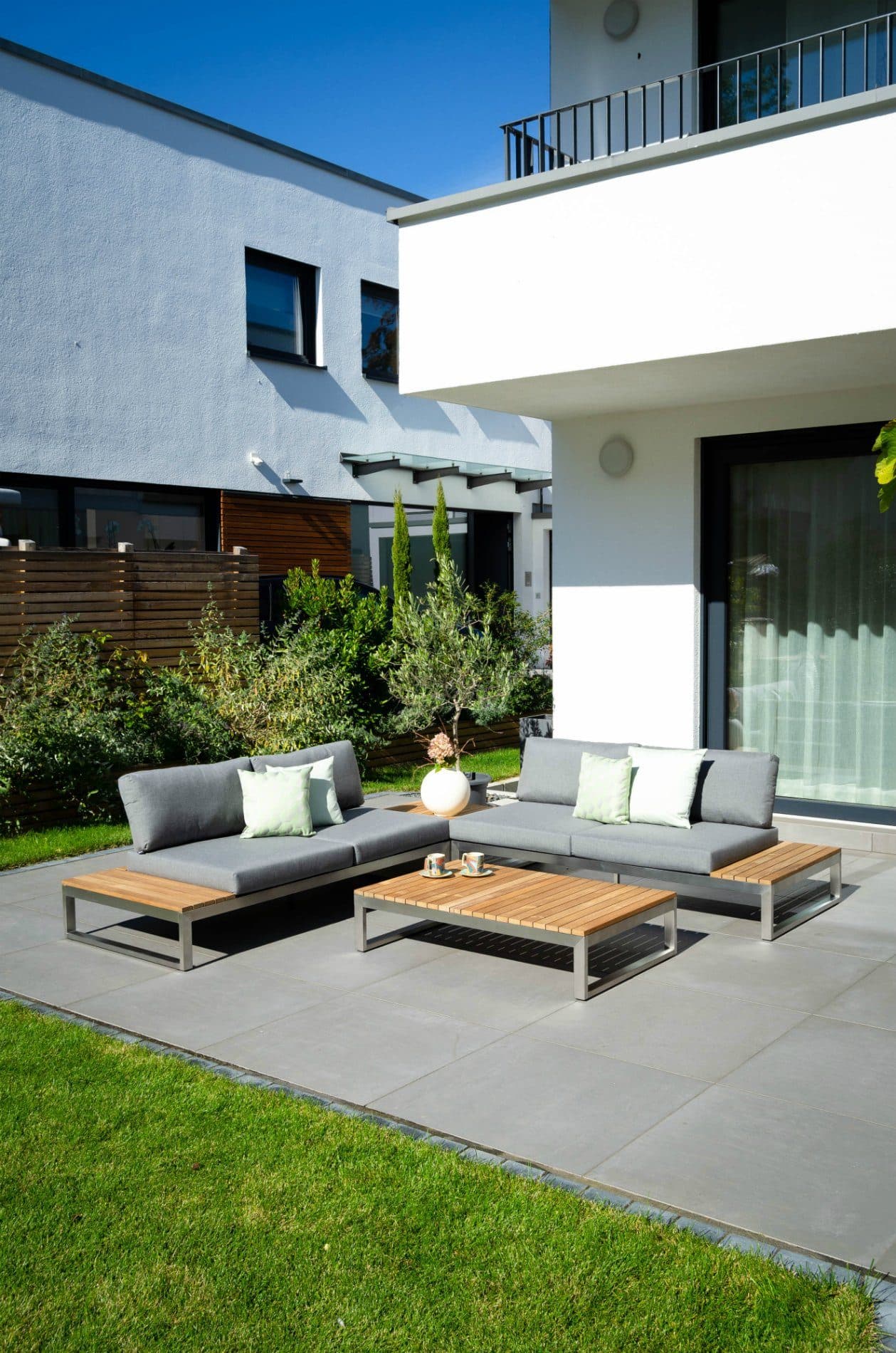 Jati & Kebon "Virginia" Loungegruppe, Gestell Edelstahl, Kissen schiefergrau (slate), Sunbrella® Qualität