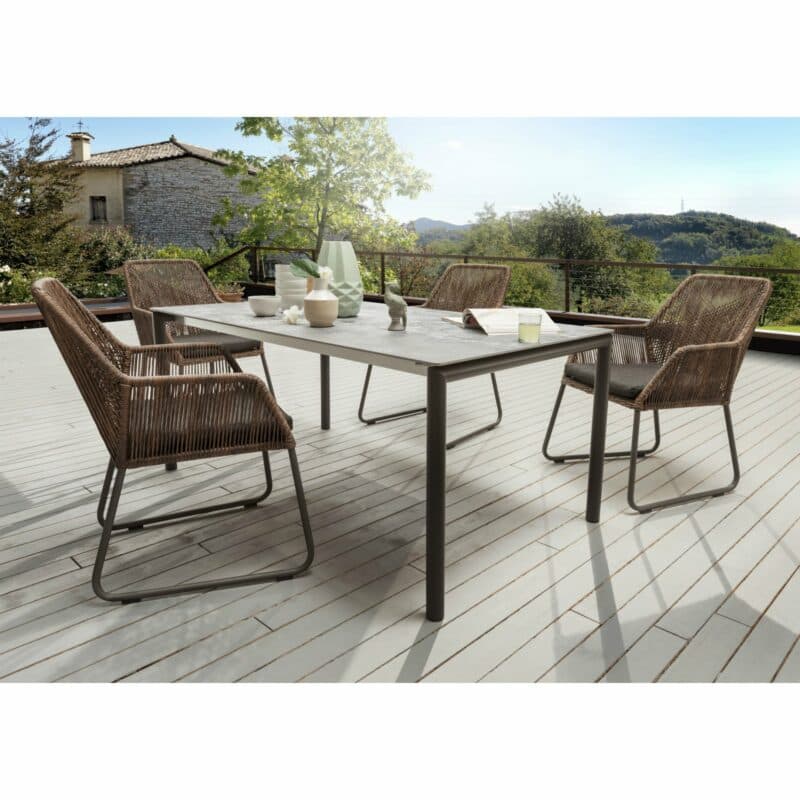 SIT Mobilia Stuhl "Allanis", Geflecht Twisted Abaco Philipino, Tisch "Cortina", Gestell Edelstahl anthrazit, Platte Dekton Orix