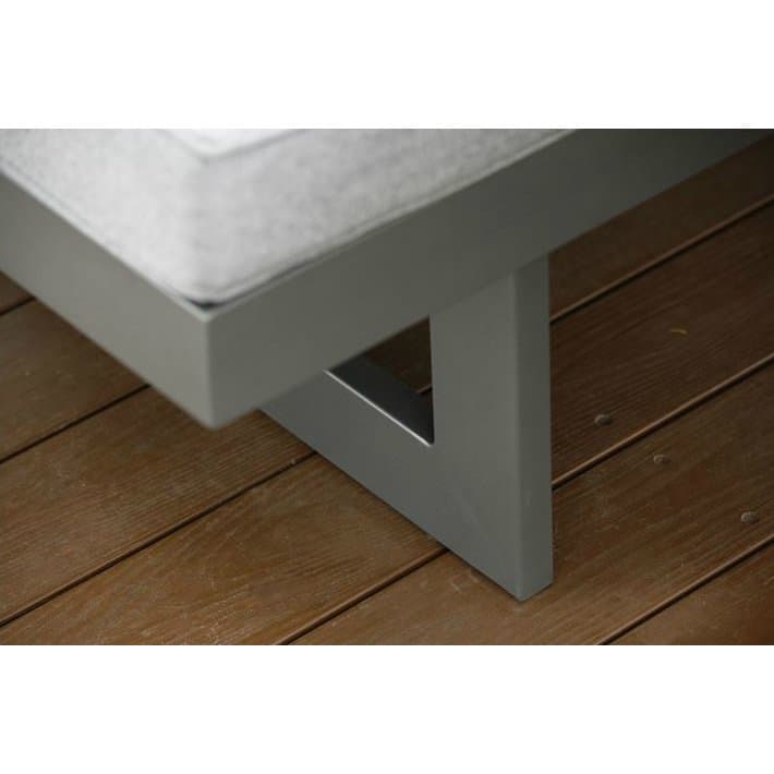 Stern Dining Bank/Liege "Holly", Gestell Aluminium anthrazit, Sitzfläche Textil karbon, Kissen seidengrau