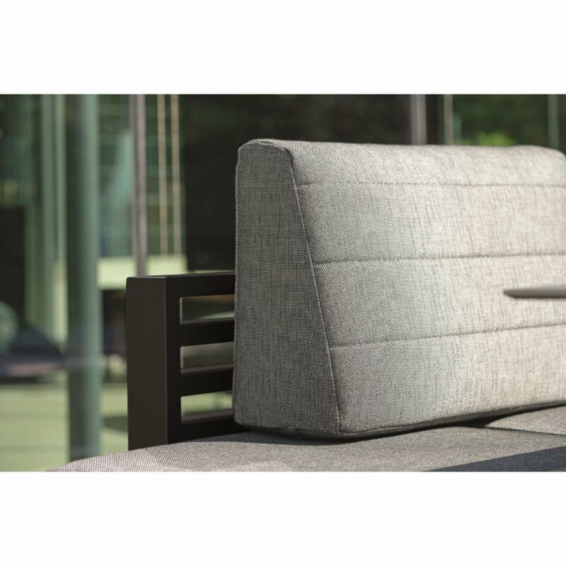 Stern "New Holly" Keilrückenkissen, 100% Polyacryl mit schnelltrocknendem Schaum, Farbe Seidenschwarz