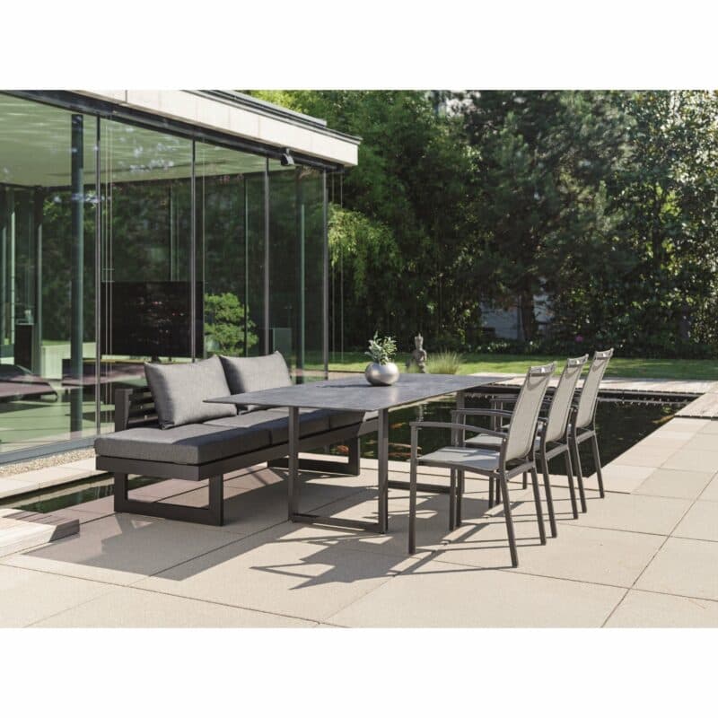 Stern Dining Bank/Lounge "New Holly", Gestell Aluminium schwarz matt, Sitzfläche Textil Leinen grau, Outdoor-Kissen (100% Polyacryl) seidenschwarz mit schnelltrocknendem Schaum