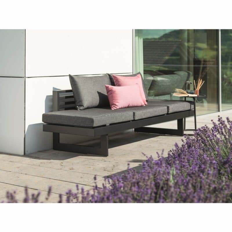 Stern Lounge/Liege "New Holly", Gestell Aluminium schwarz matt, Sitzfläche Textil Leinen grau, Outdoor-Kissen (100% Polyacryl) seidenschwarz mit schnelltrocknendem Schaum