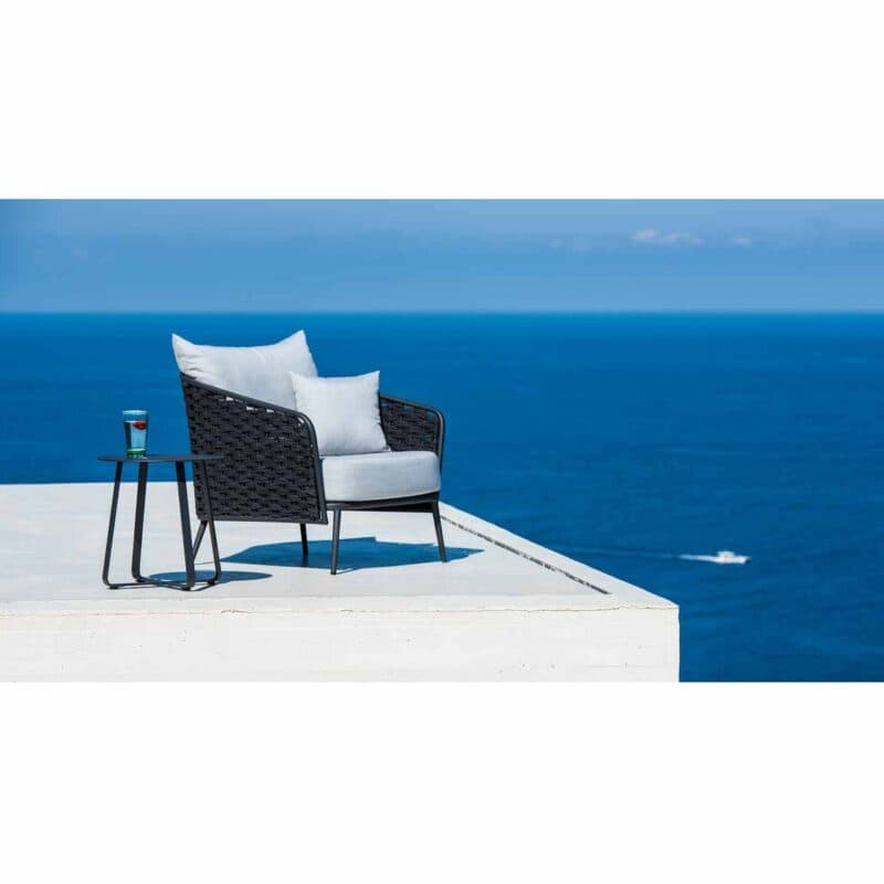 Jati&Kebon "Elko" Beistelltisch, Aluminium eisengrau mit "Palm" Loungesessel