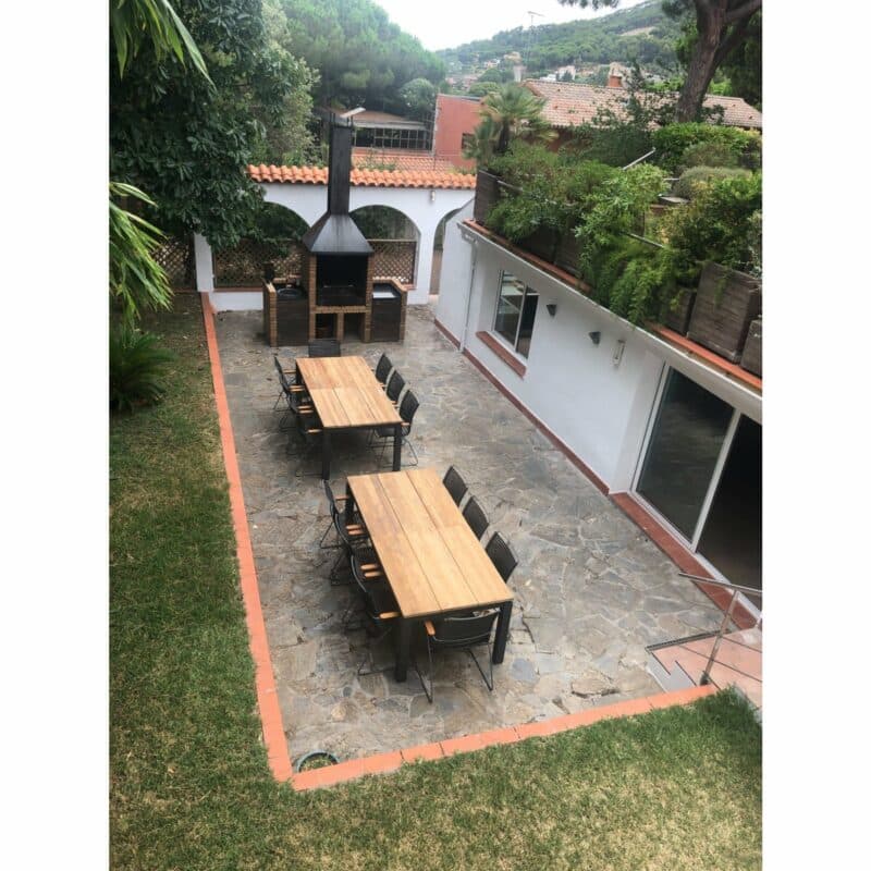 Diamond Garden Ausziehtisch "Porto", Edelstahl dunkelgrau, Tischplatte Teak recycelt mit Houe Stuhl "Click" hoch, Stahl gau, Lamellen Kunststoff schwarz