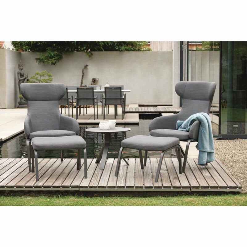 Stern "Stan" Ohrensessel mit Hocker, Gestell Aluminium anthrazit, Sitz- und Rückenfläche Textilgewebe karbon