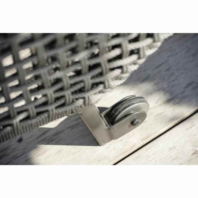 Daybed "Greta" von Stern , Gestell Aluminium anthrazit, Synthetikfaser platin inkl. Kissen seidengrau