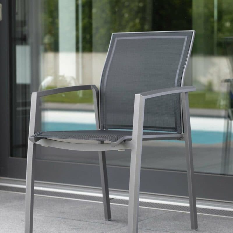 Stern Stapelsessel "Kari", Gestell Aluminium graphit, Textilgewebe silbergrau