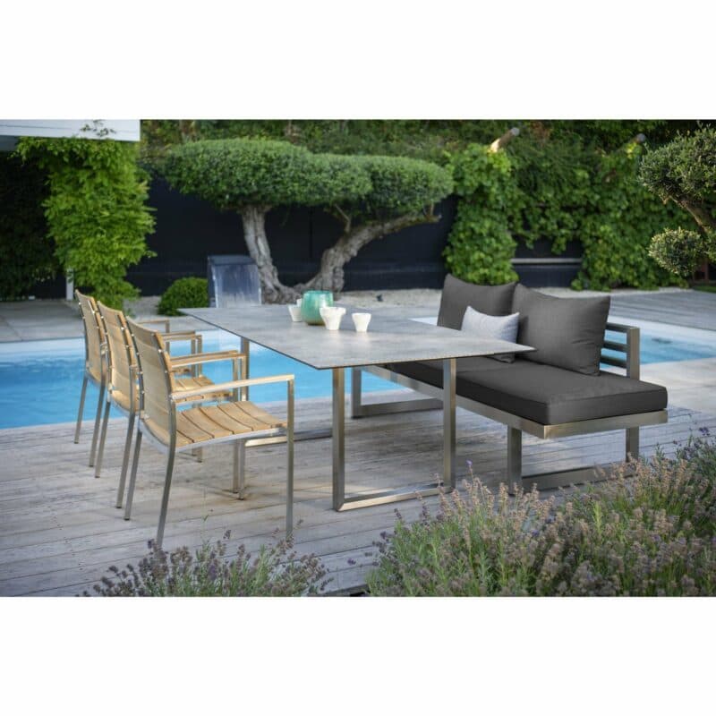 Stern Bank/Liege "New Holly Dining", Gestell Edelstahl und Auflage schiefergrau mit Stapelsessel "Savona", Edelstahl mit Teakbelattung und Kufentisch, Edelstahlgestell, HPL-Platte