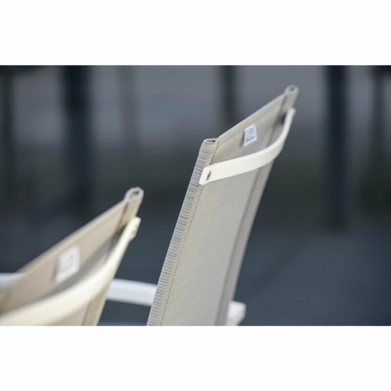 Stern "Evoee" Stapelsessel, Gestell Aluminium weiß, Sitzfläche Textilgewebe silber, Armlehnen Aluminium weiß