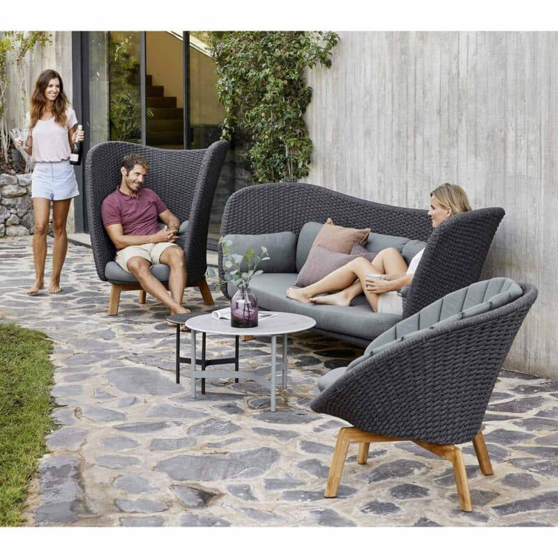 Cane-line Loungesofa und -sessel "Peacock Wing" sowie Sessel "Peacock", Gestell Teakholz, Soft Rope dunkelgrau inkl. Kissen grau