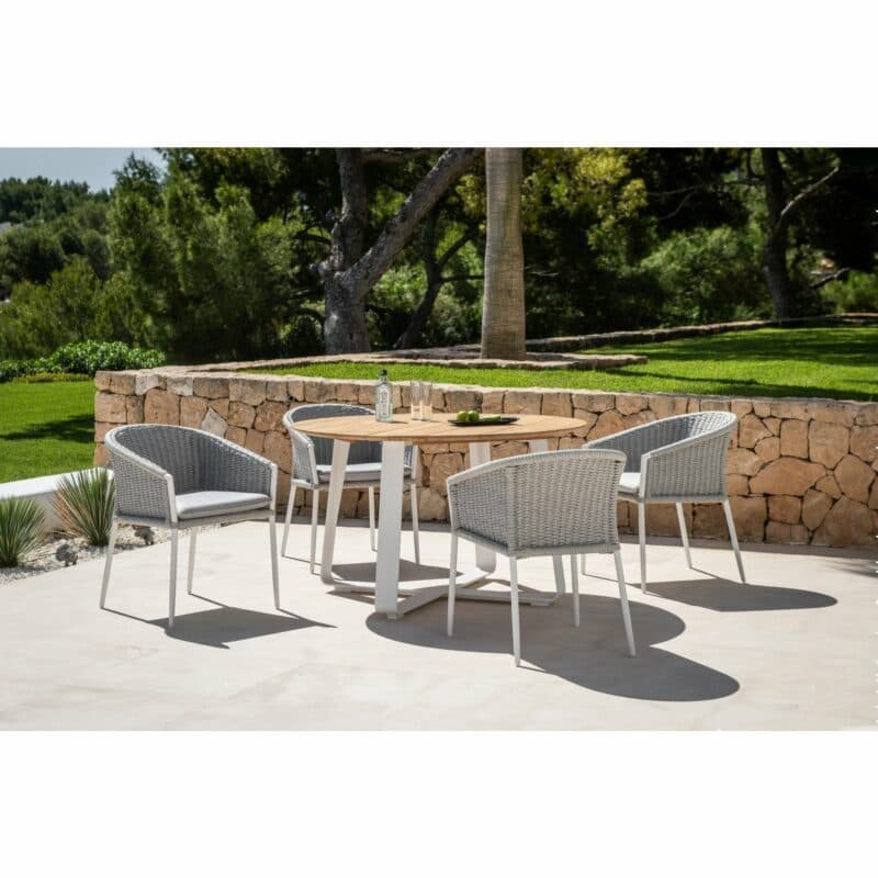 Jati&Kebon "Fortuna" Dining-Sessel, Gestell Aluminium weiß, Rope press weaving hellgrau melange, Kissen Natté Grey Chiné mit Tisch "Elko"